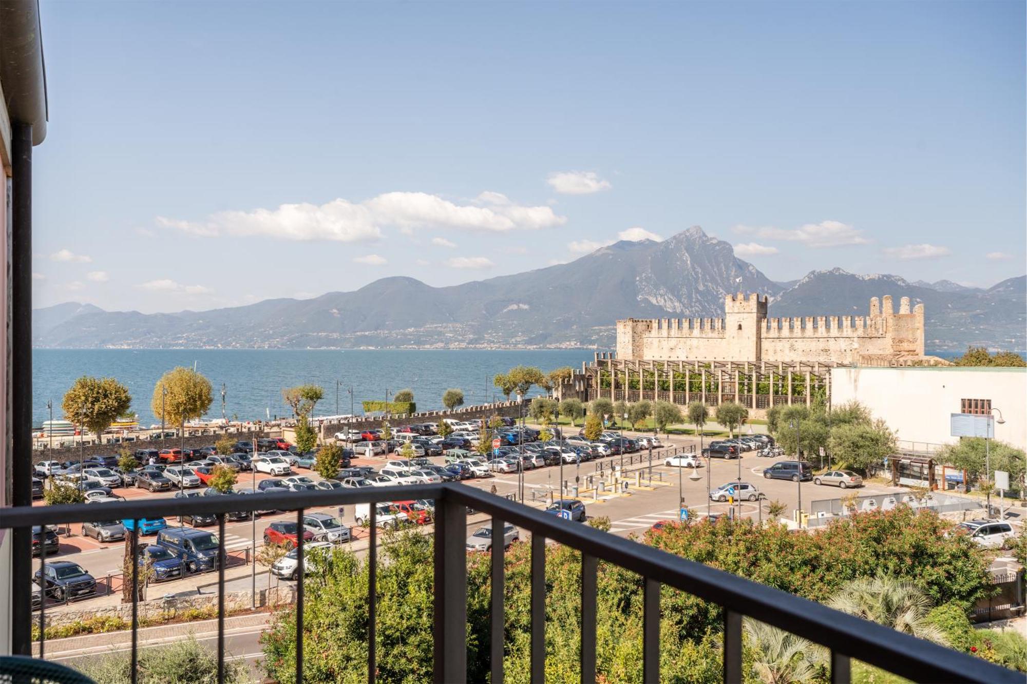 Hotel Al Castello Torri Del Benaco Exterior foto